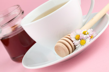 Herbal tea with daisies and honey