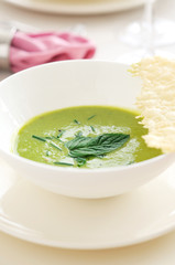 Pea, mint and spring onion soup