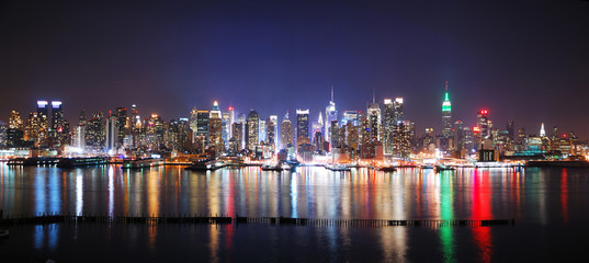 Fototapeta na wymiar NEW YORK CITY NIGHT PANORAMA