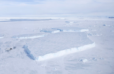 Fototapeta na wymiar Sea ice on Antarctica