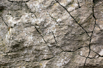 Rissiges Gestein