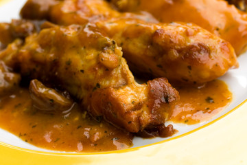 Hühnerbraten mit Kastanien und Rahmsoße,überbacken