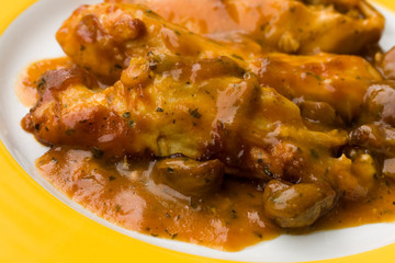Hühnerbraten mit Kastanien und Rahmsoße,überbacken