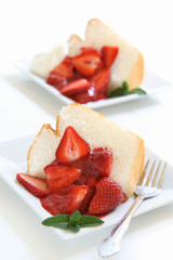 Angel Food Cake with Strawberries