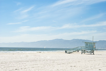 Fototapeta premium słoneczny dzień na plaży w wenecji 2 z 7