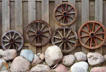 Obraz premium Old Wheels On A Wall