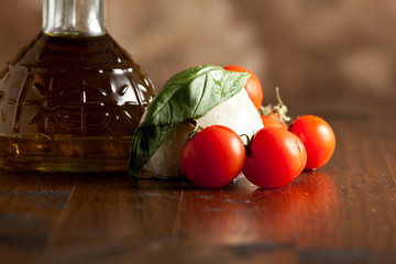 Mozzarella with tomatoes and oil