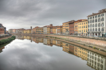 Obraz premium Italy in HDR - Pisa and Arno river