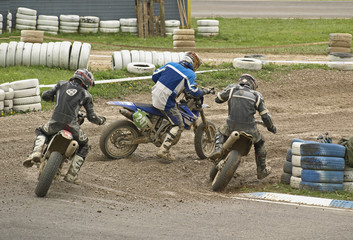 VIRAGE EN SUPERMOTARD