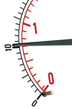 close up dial gauge 10-11