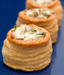 vol au vents con crema di asparagi e prosciutto