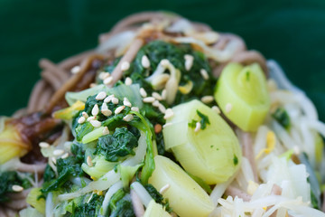 Japanischer Spinat Lauch Salat