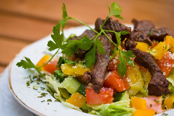 Grilled beef with fresh vegetables