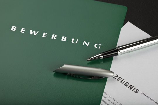bewerbungsmappe und zeugnis