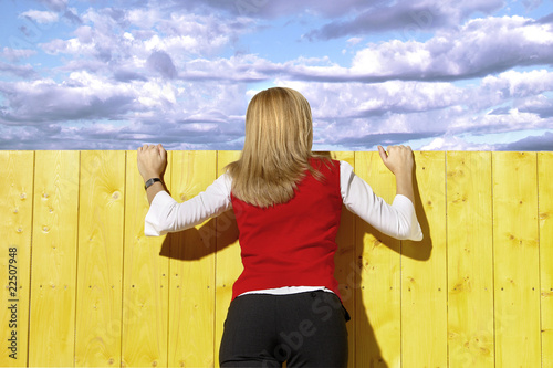 "Über den Zaun schauen" Stockfotos und lizenzfreie Bilder auf Fotolia