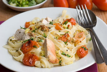 Tagliatelle chicken and tomatoes