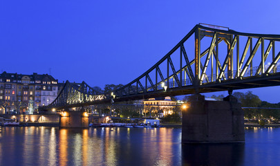 Fototapeta na wymiar Iron Bridge w Frankfurcie