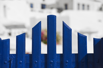 blaues Gartentor in Santorini