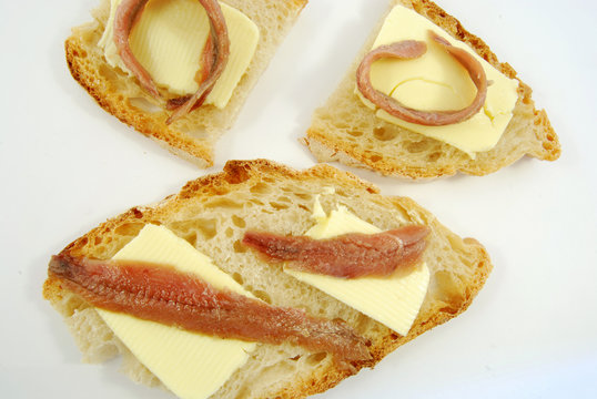Pane burro e alici