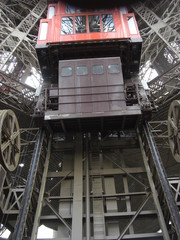 Paris ascenseur de la Tour Eiffel