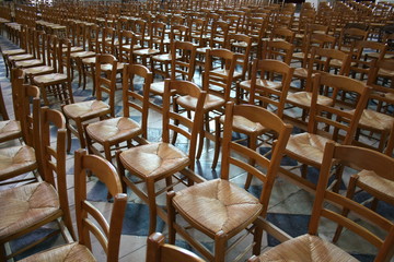 Chaises à l'église