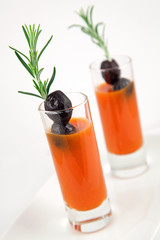 Gaspacho de tomates, olives et romarin #2