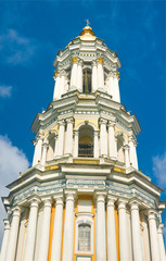 Fototapeta na wymiar Kiev-Pecherskaya Laura. Bell tower over blue sky