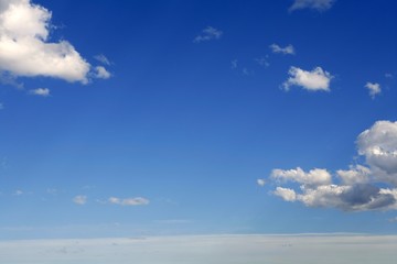 Obraz premium blue perfect sky white clouds on sunny daytime