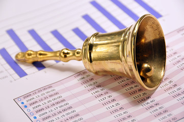Naklejka premium Golden bell on a market report