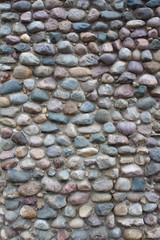 Wall of many-colored cobblestones