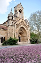 Fototapeta na wymiar Kirche im Hof von Burg Vajdahunyad in Budapest