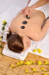 Obraz na płótnie Canvas massaggio stone benessere relax fiore