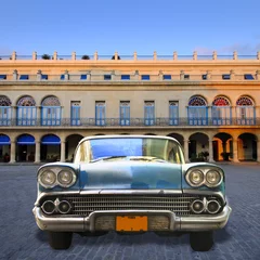 Poster Im Rahmen Altes Auto in der Straße von Havanna © roxxyphotos