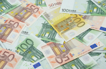 Obraz na płótnie Canvas 50, 100 i 200 banknotów euro, tło