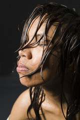 Frau mit nassen Haaren