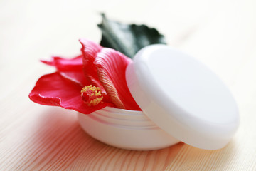 Fototapeta na wymiar hibiscus face cream