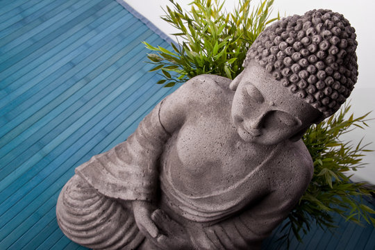 nadering Fractie tint Buddha mit Bambus Stock Photo | Adobe Stock