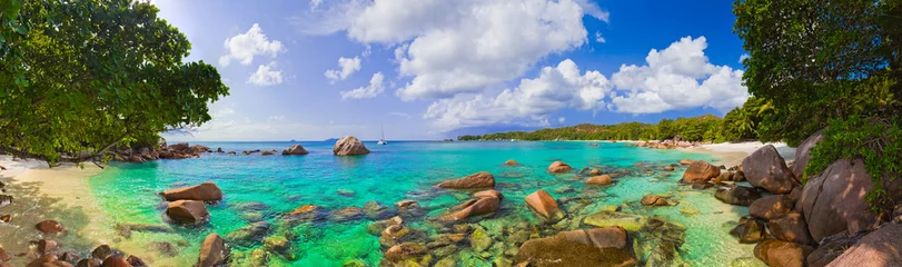 Photo sur Plexiglas Anse Source D'Agent, île de La Digue, Seychelles Panorama de la plage Anse Lazio aux Seychelles