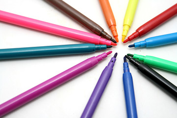 Naklejka premium colored pencils ans pens