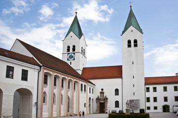 Fototapeta na wymiar Freising, famous cathedrale, dome 