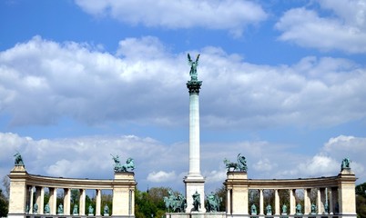 Fototapeta na wymiar Der Heldenplatz in Budapest