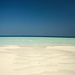 Fototapeta na wymiar Odpływ na Malediwach