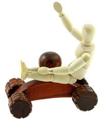 pantin articulé sur rouleau de massage en bois, fond blanc