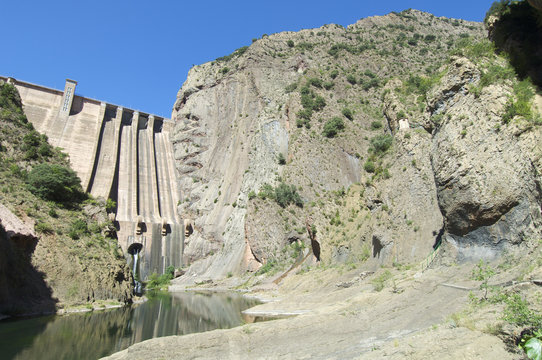 Dam Escales in Spain