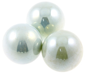 trois billes, fond blanc