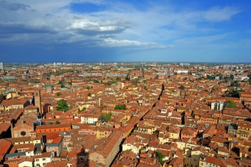 Fototapeta na wymiar Włochy, Bolonia z lotu ptaka