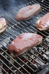 Magrets de canard cuits au barbecue