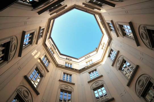 palazzo via meravigli
