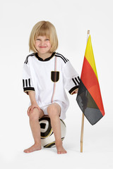 blondes Mädchen Fussball WM 4
