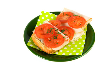 Bread roll with chicken and tomatoes